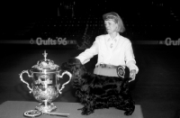 Picture of crufts 1996 cocker spaniel sh ch canigou cambrai with tricia bentley after winning bis
