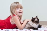 Picture of girl lying down with Ragdoll