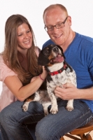Picture of man and woman with Dachshund x Beagle mix (also known as Doxle, Doxie, Beaschund)